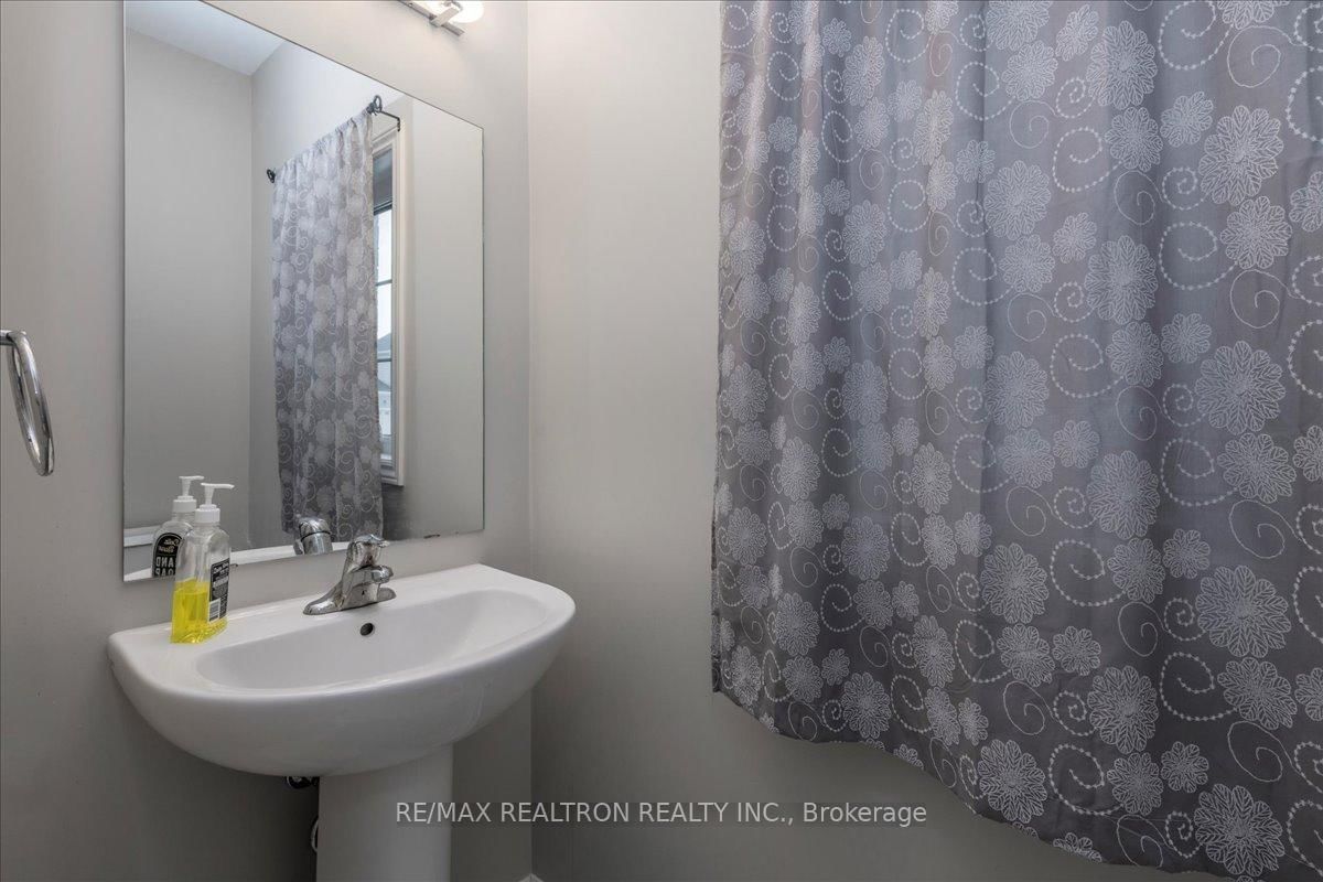 Detached House for sale at 207 Cubitt Street, Clearview, Ontario, L0M 1S0 - Stayner - MLS: S13002158