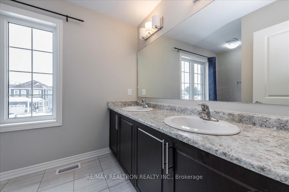 Detached House for sale at 207 Cubitt Street, Clearview, Ontario, L0M 1S0 - Stayner - MLS: S13002158