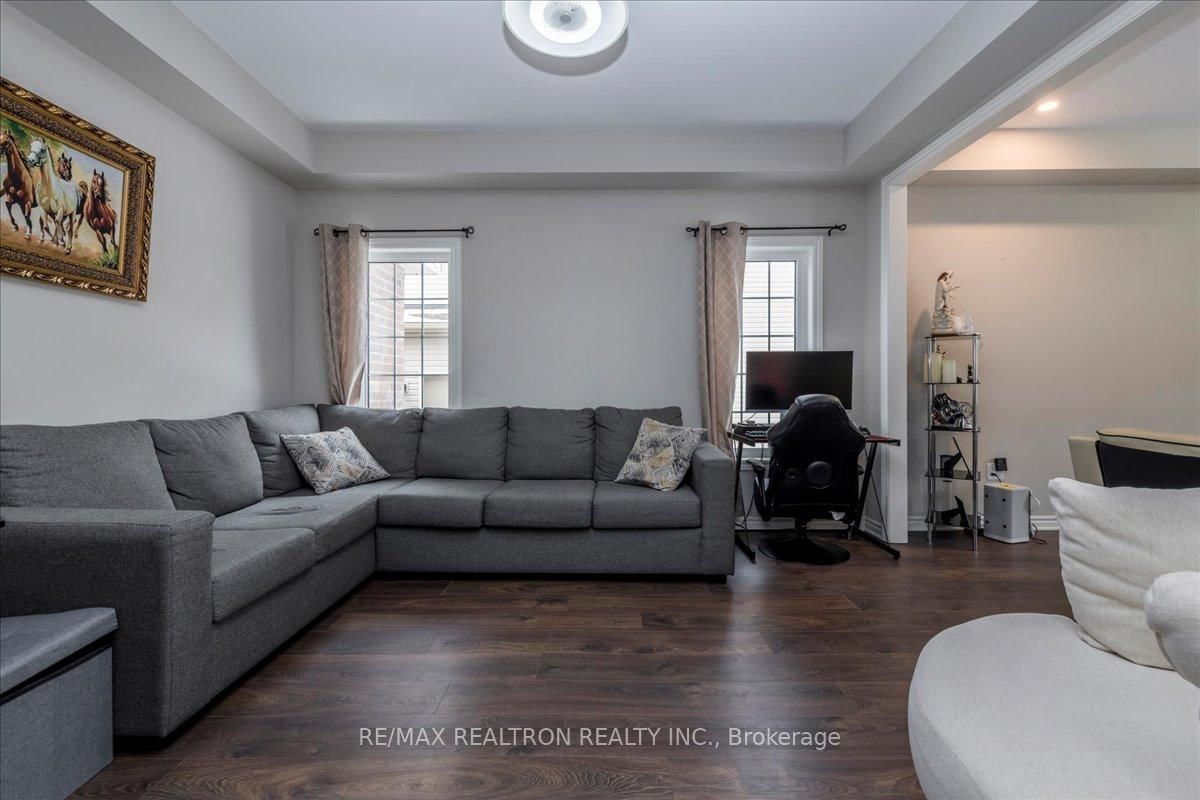 Detached House for sale at 207 Cubitt Street, Clearview, Ontario, L0M 1S0 - Stayner - MLS: S13002158