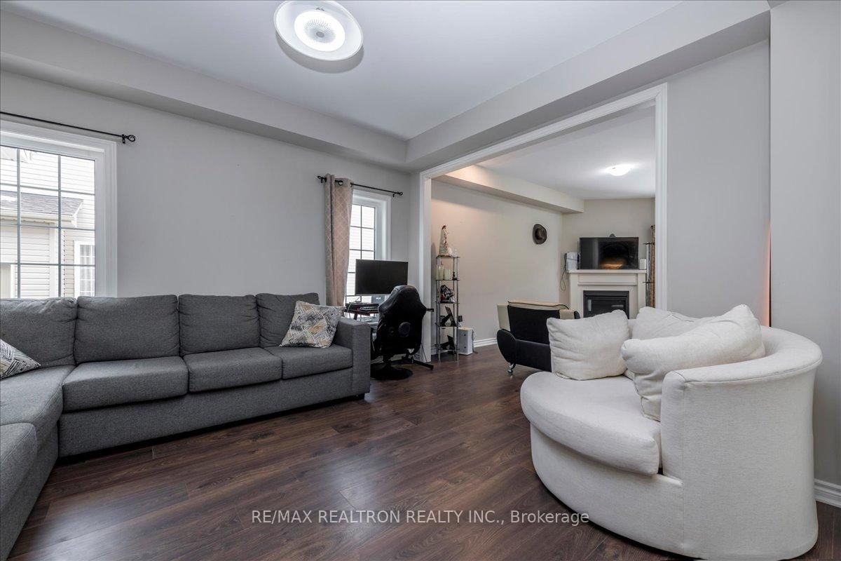 Detached House for sale at 207 Cubitt Street, Clearview, Ontario, L0M 1S0 - Stayner - MLS: S13002158