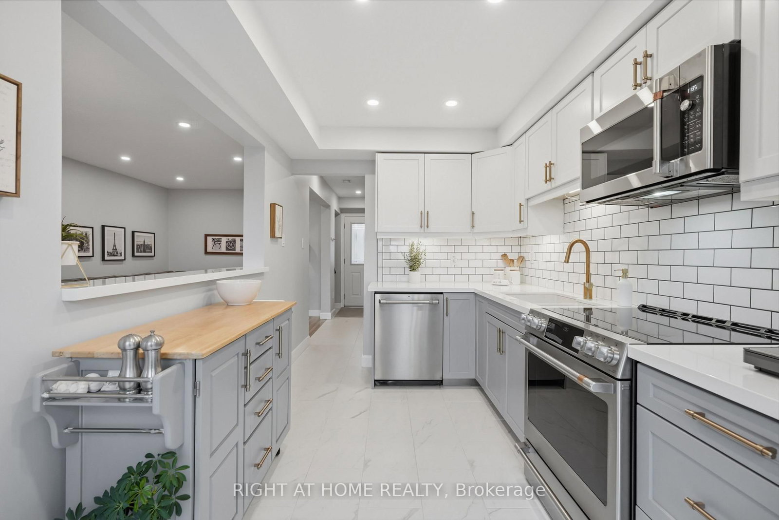 Townhouse for sale at 22 Sunset Place, Barrie, Ontario, L4N 0T7 - Holly - MLS: S13002282