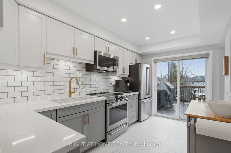 22 Sunset Pl, Barrie, L4N 0T7 | Image 2