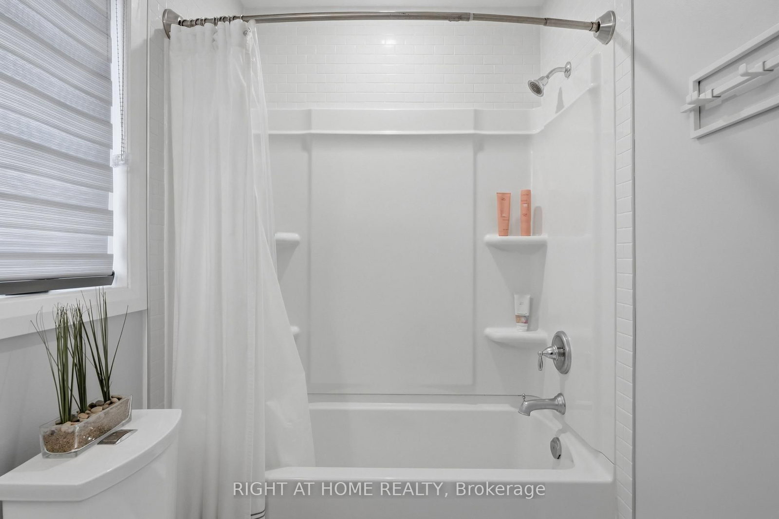 Townhouse for sale at 22 Sunset Place, Barrie, Ontario, L4N 0T7 - Holly - MLS: S13002282