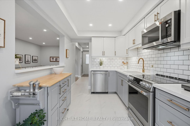 22 Sunset Pl, Barrie, L4N 0T7 | Image 3