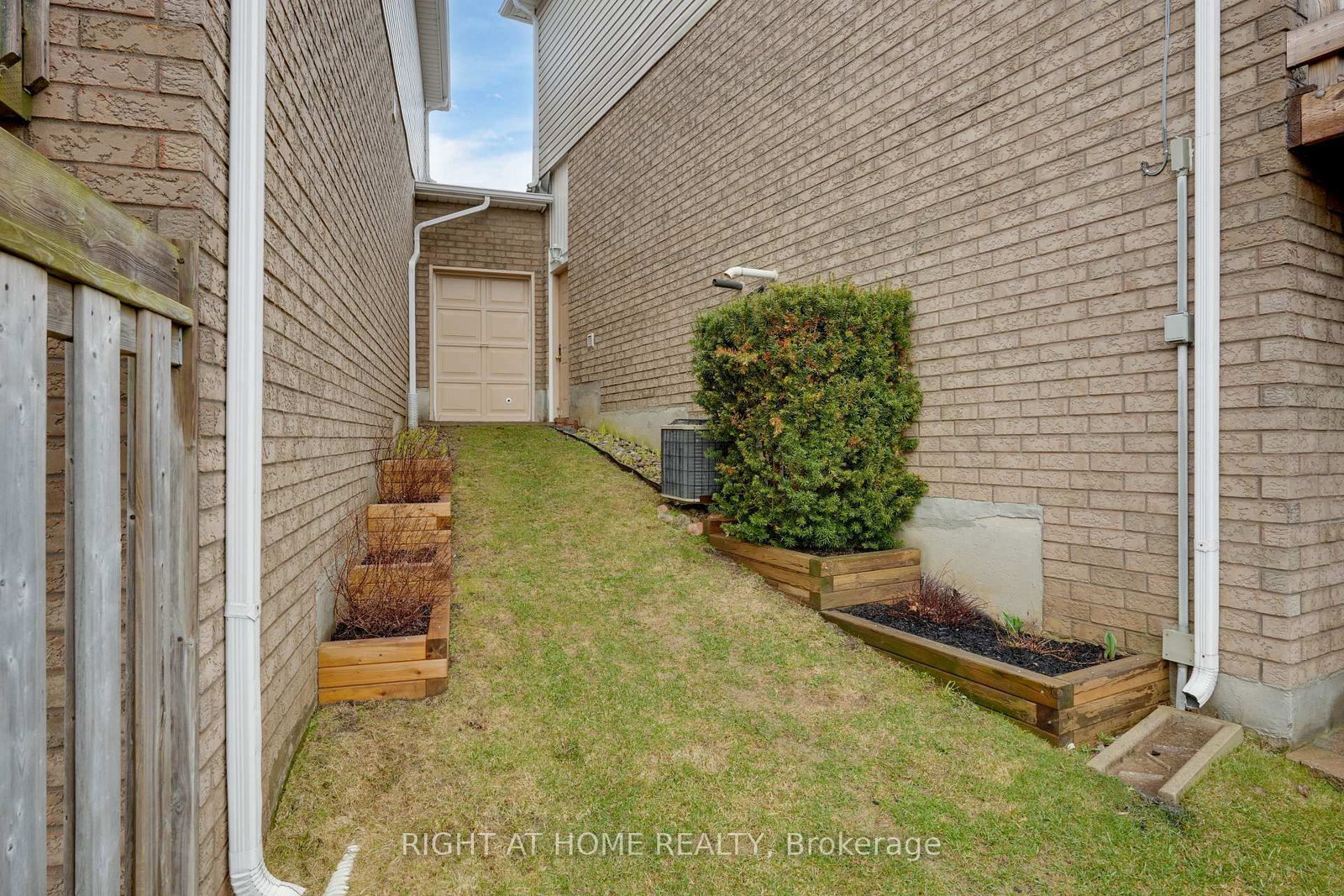 Townhouse for sale at 22 Sunset Place, Barrie, Ontario, L4N 0T7 - Holly - MLS: S13002282