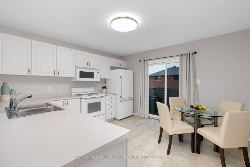 226 Country Lane, Barrie, L4N 0W1 | Image 2