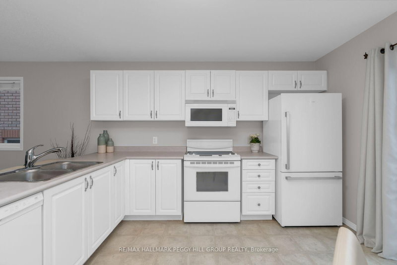 226 Country Lane, Barrie, L4N 0W1 | Image 3