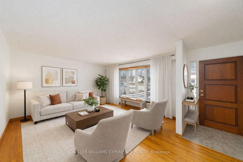 91 Cundles Rd E, Barrie, L4M 2Z8 | Image 2