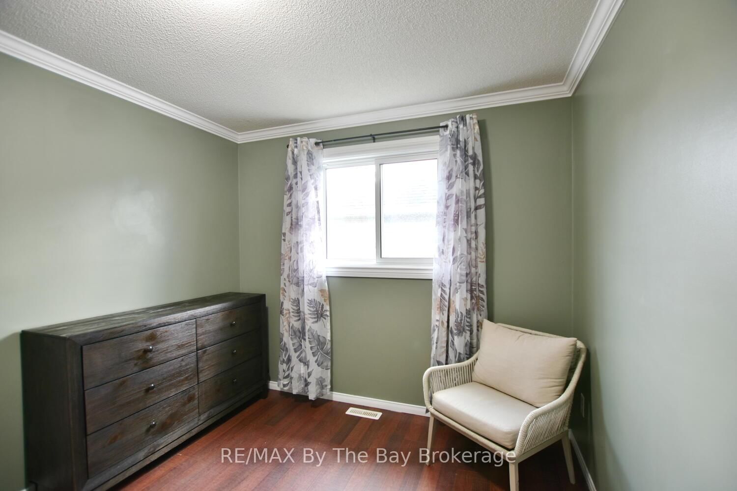 Detached House for sale at 215 Montreal Street, Clearview, Ontario, L0M 1S0 - Stayner - MLS: S13005416