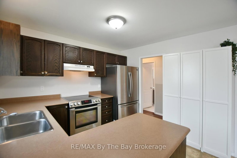 215 Montreal St, Clearview, L0M 1S0 | Image 3