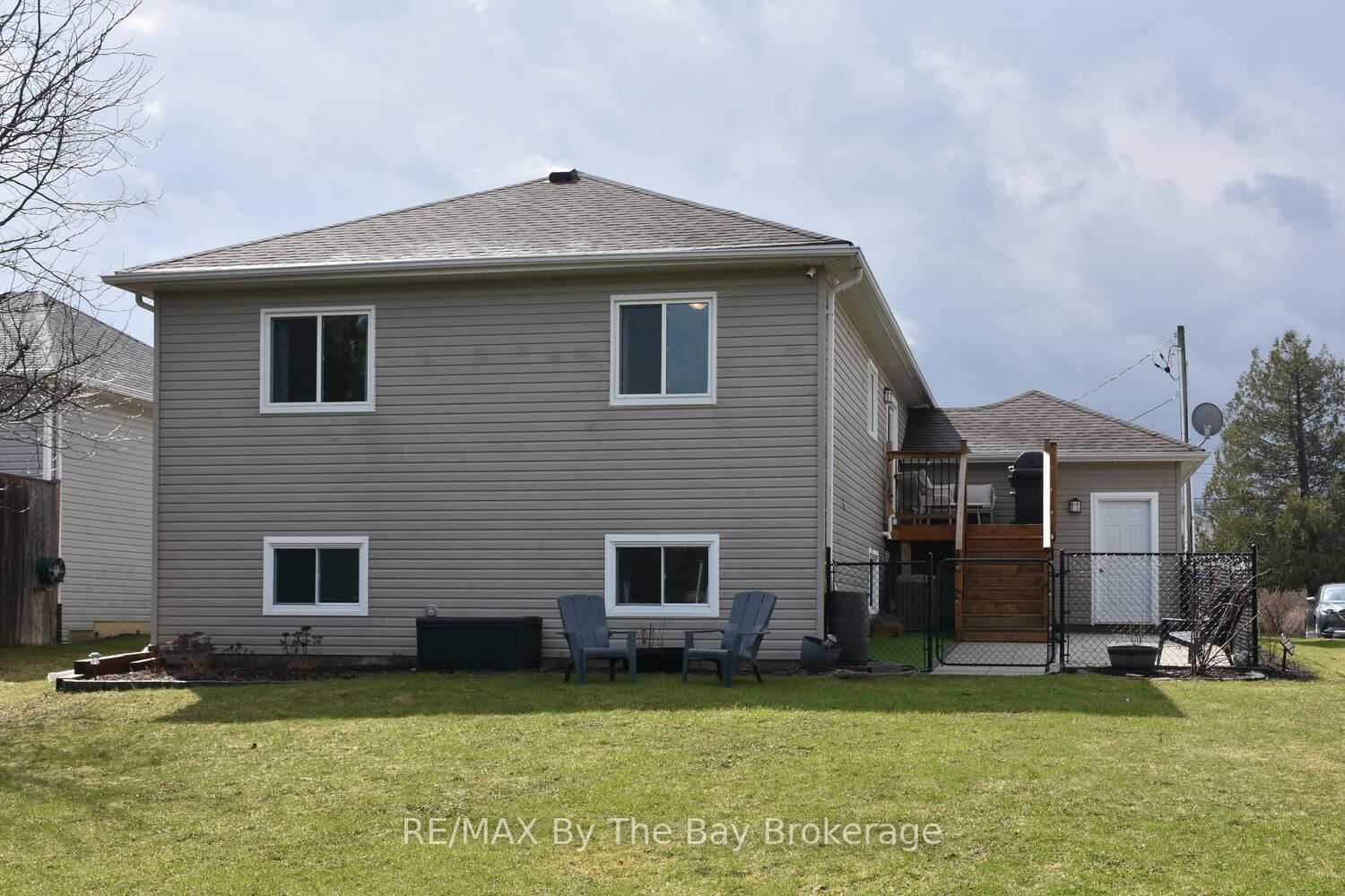 Detached House for sale at 215 Montreal Street, Clearview, Ontario, L0M 1S0 - Stayner - MLS: S13005416