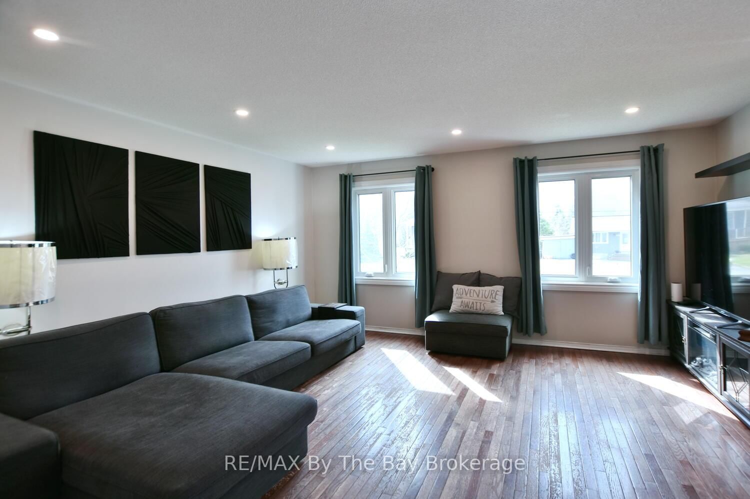 Detached House for sale at 215 Montreal Street, Clearview, Ontario, L0M 1S0 - Stayner - MLS: S13005416