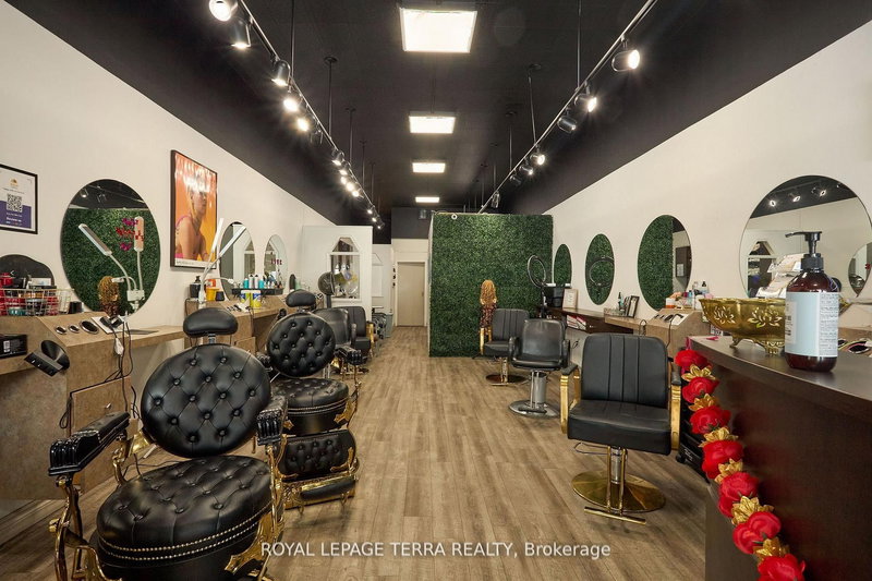 315 Blake St, Barrie, L4M 1K7 | Image 2