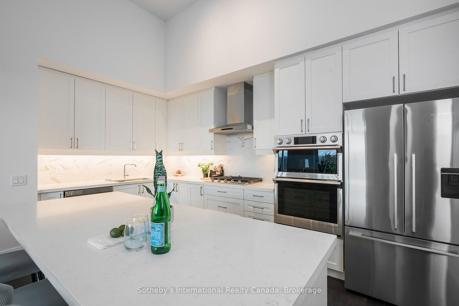 1 Hume Street, Unit PH610 - Photo 11