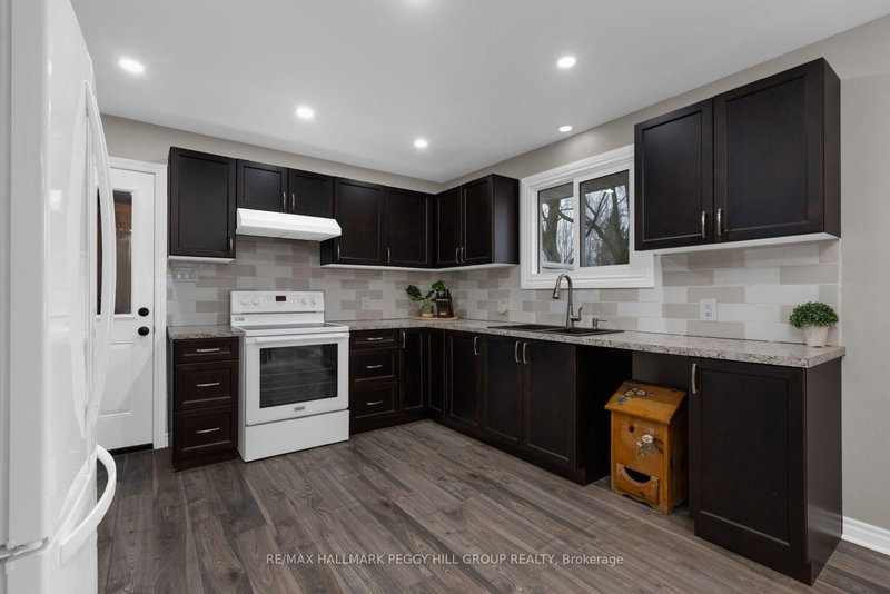 201 Dodson Rd, Barrie, L4N 4K2 | Image 2