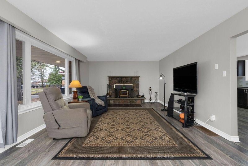 201 Dodson Rd, Barrie, L4N 4K2 | Image 3