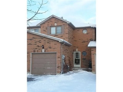 Townhouse sold at 17 Bruce Crescent, Barrie, Ontario, L4N 8T8 - Bayshore - MLS: S1300866
