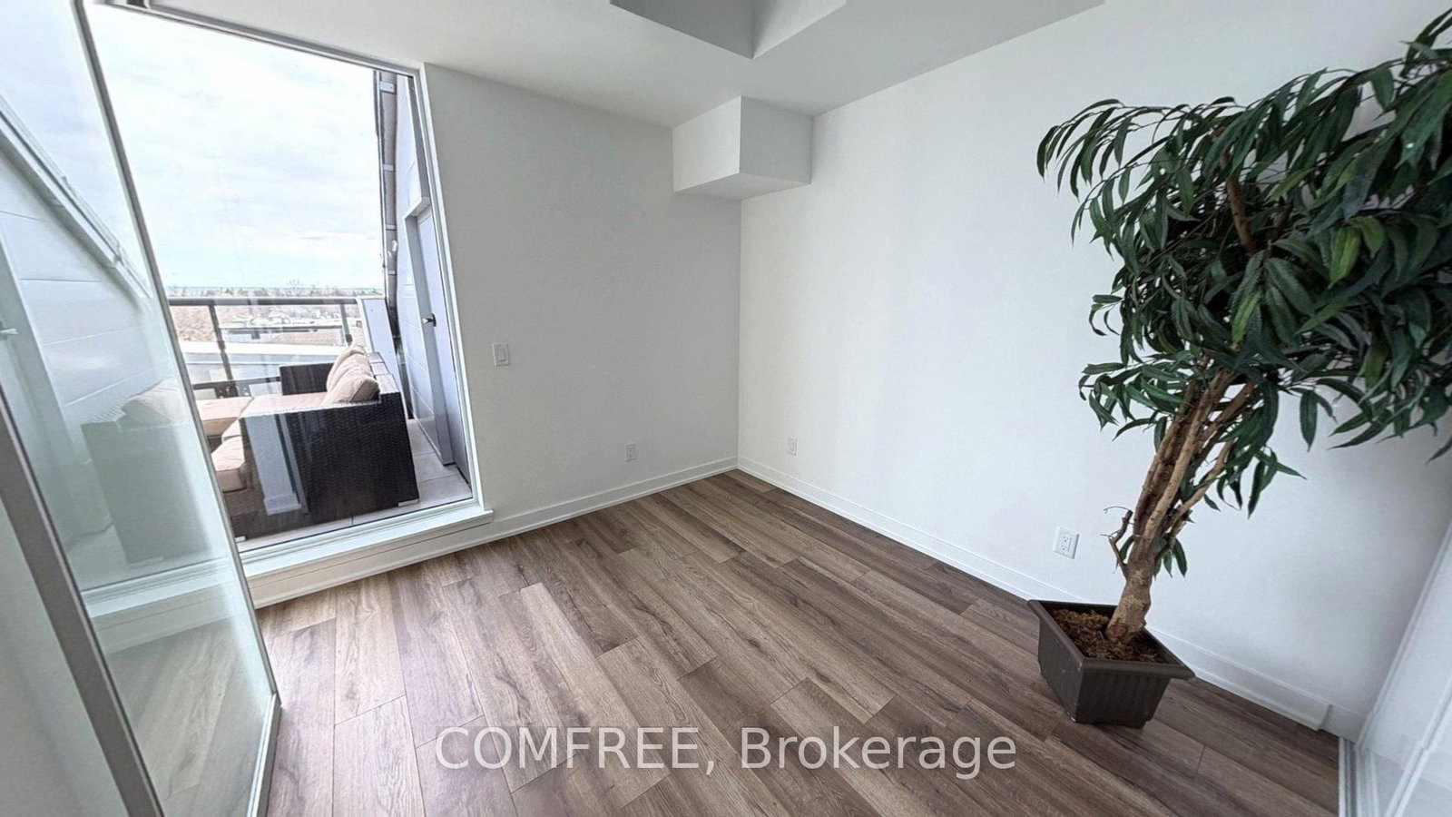 31 Huron Street, Unit 622 - Photo 12