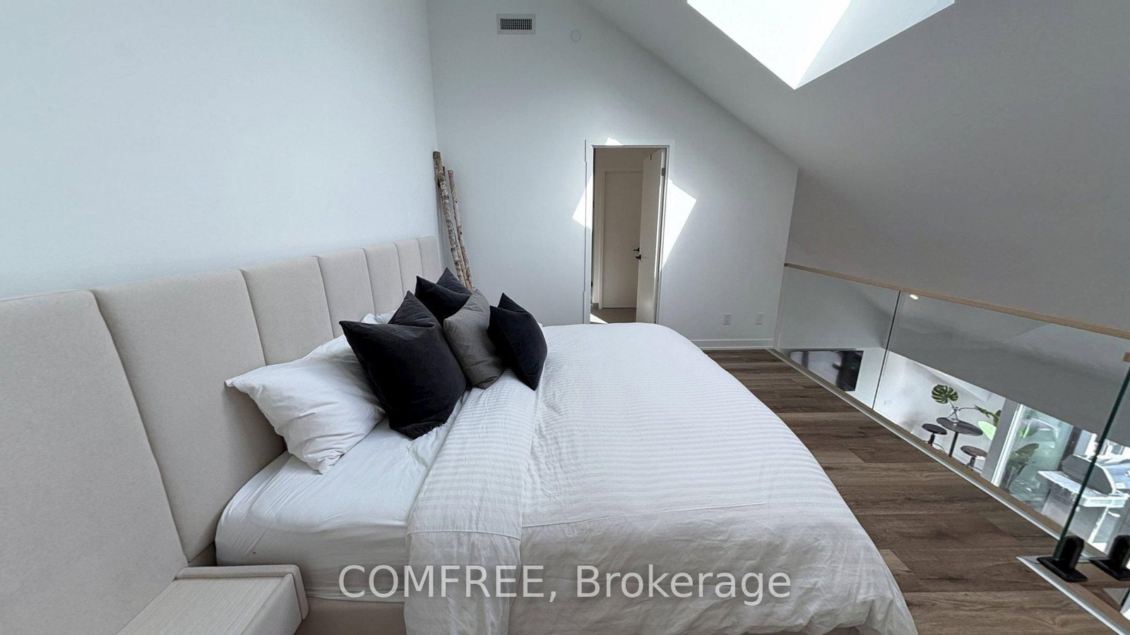 31 Huron Street, Unit 622 - Photo 16