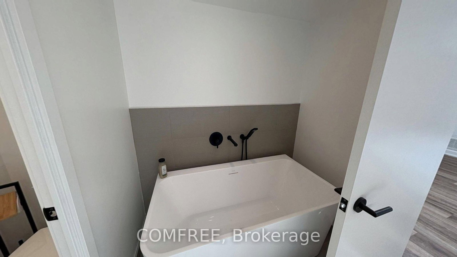 31 Huron Street, Unit 622 - Photo 19