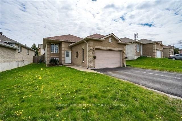 A - 49 Hanmer Street E