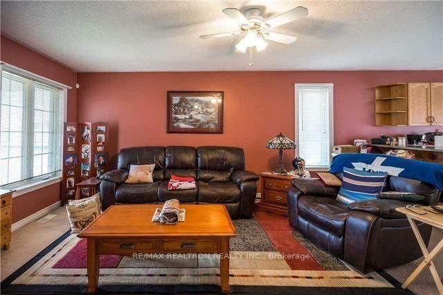 A - 49 Hanmer Street E