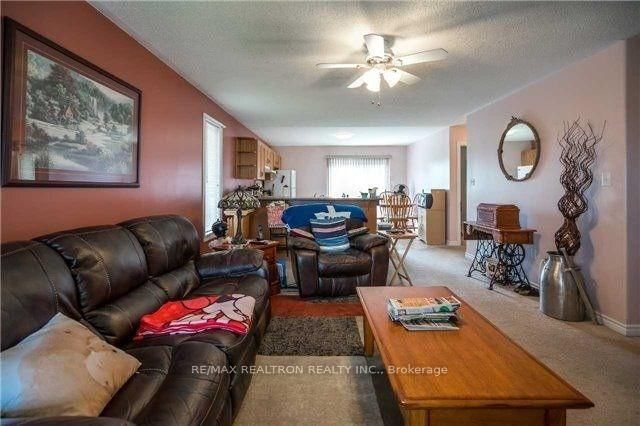 A - 49 Hanmer Street E