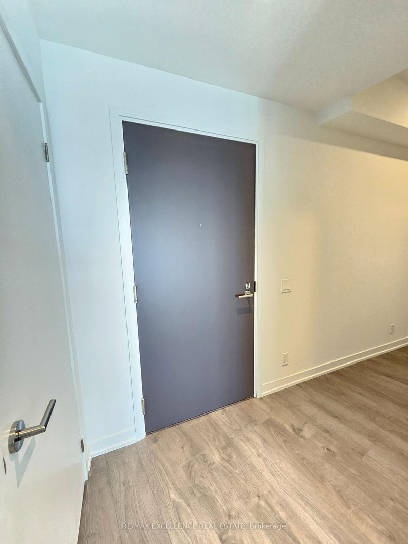 2803 - 39 Mary St, Barrie, L4N 1S9 | Image 2