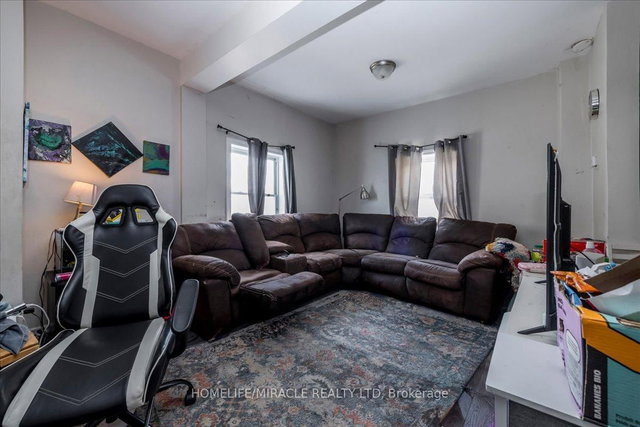 143 Colborne Street W
