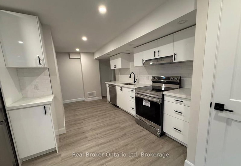 29 Hewitt Pl, Barrie, L4M 7B3 | Image 2