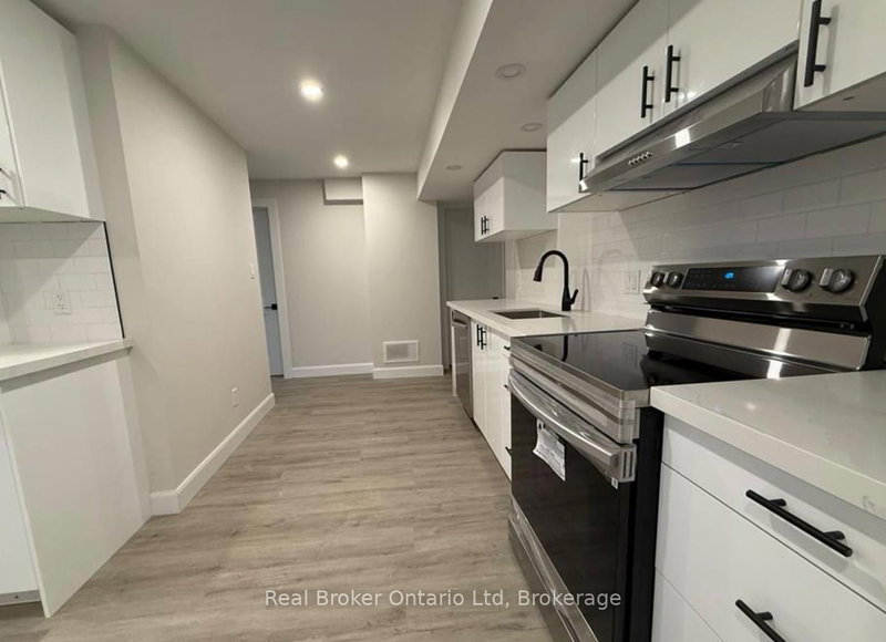 29 Hewitt Pl, Barrie, L4M 7B3 | Image 3