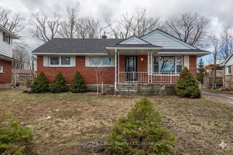 home for sale on 32 Dalton Crescent N