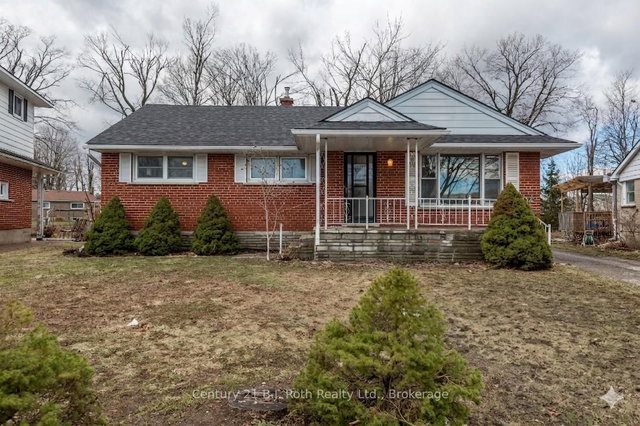 32 Dalton Crescent N