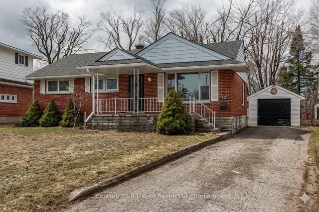 32 Dalton Crescent N