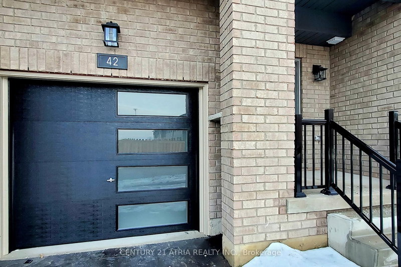 42 Westwood Ave, Barrie, L9J 0M6 | Image 2