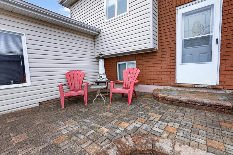 19 Mercer Cres, Penetanguishene, L9M 1W3 | Image 3