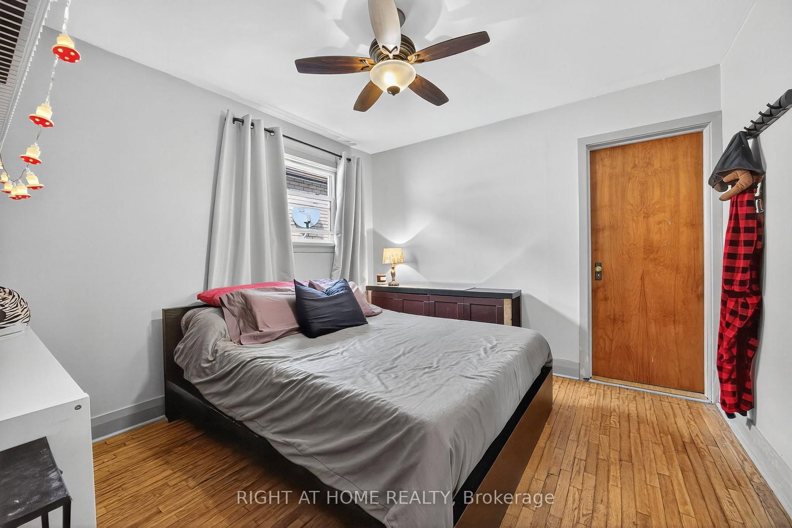 Detached House for sale at 25 Thomson Street, Barrie, Ontario, L4N 1X4 - Queen's Park - MLS: S13013342