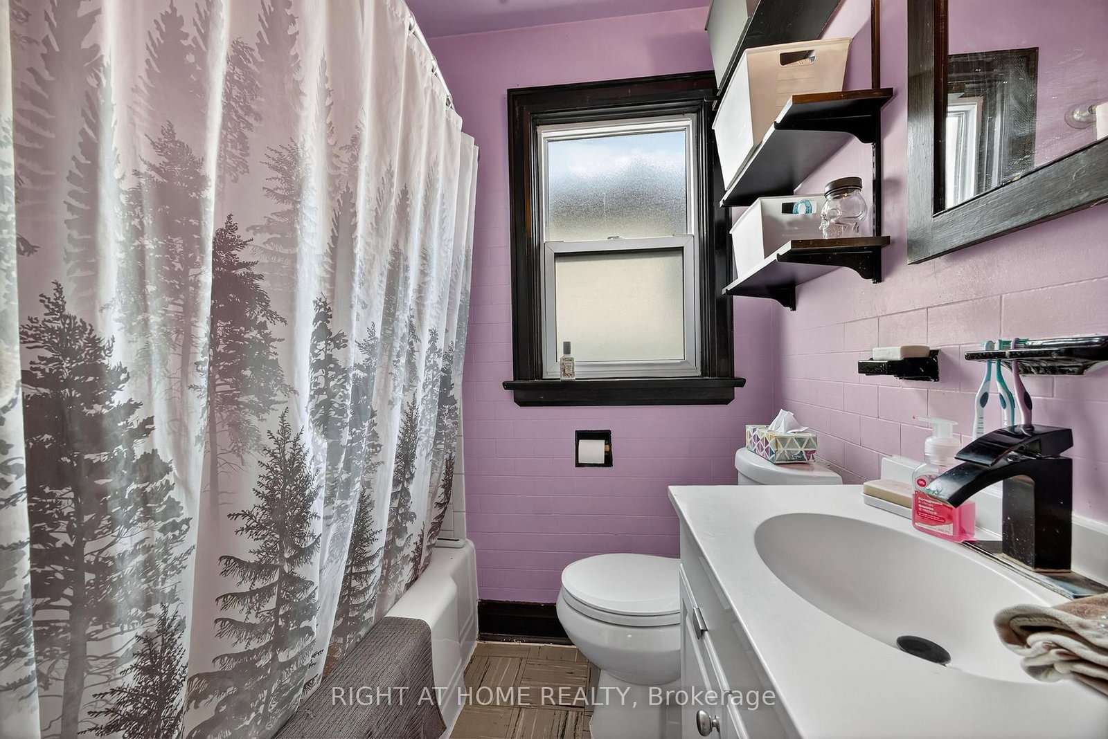 Detached House for sale at 25 Thomson Street, Barrie, Ontario, L4N 1X4 - Queen's Park - MLS: S13013342