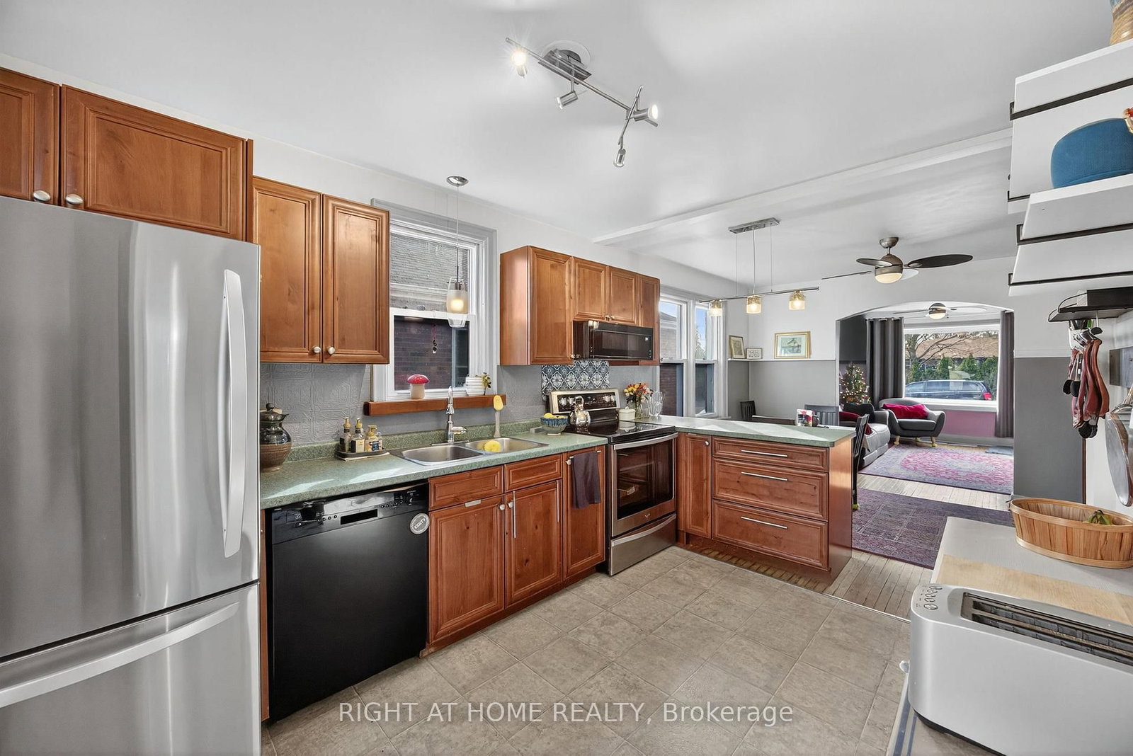 Detached House for sale at 25 Thomson Street, Barrie, Ontario, L4N 1X4 - Queen's Park - MLS: S13013342