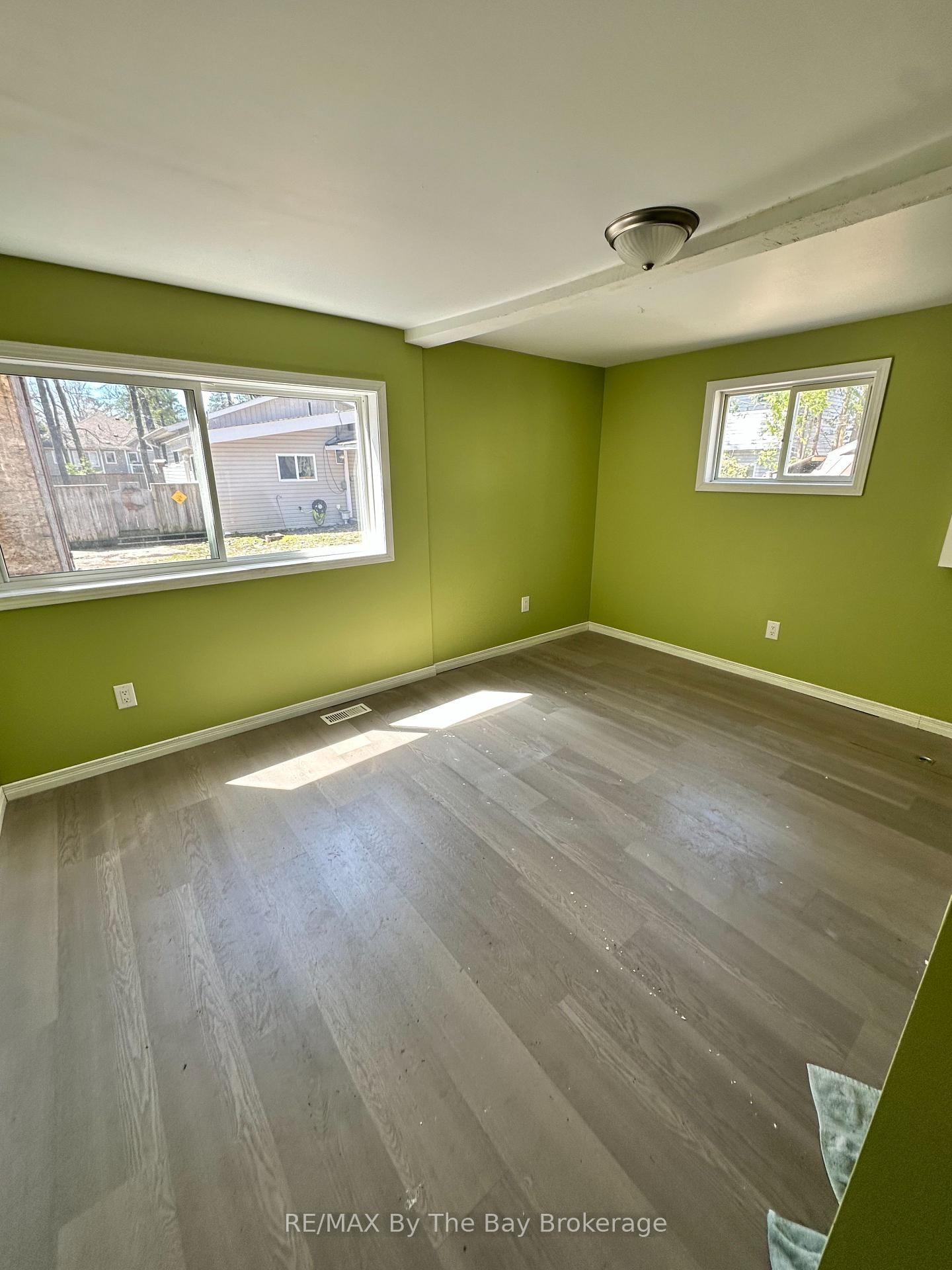 86 30th Street N • Wasaga Beach, ON photo 2