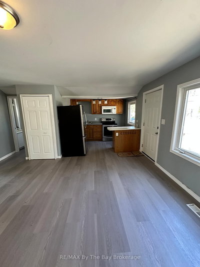 86 30th Street N • Wasaga Beach, ON photo 3