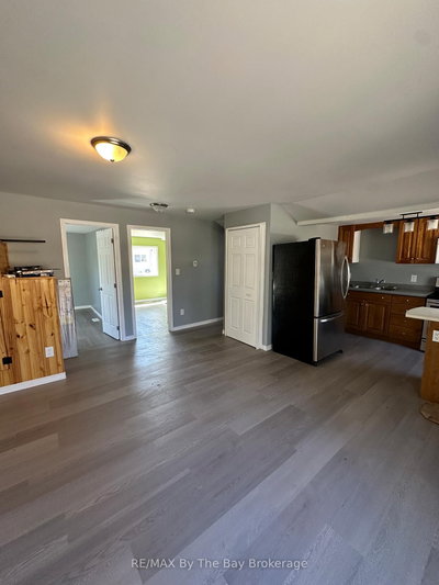 86 30th Street N • Wasaga Beach, ON photo 4