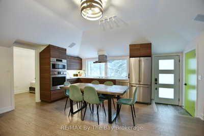 15 61st Street S • Wasaga Beach, ON photo 5