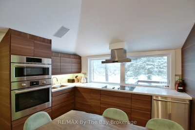 15 61st Street S • Wasaga Beach, ON photo 9