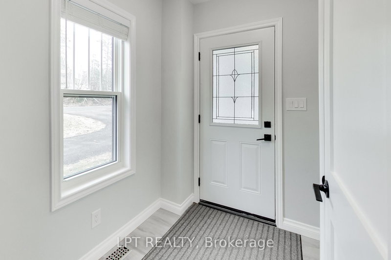 33 Ridge Rd W, Oro-Medonte, L0L 2E0 | Image 2