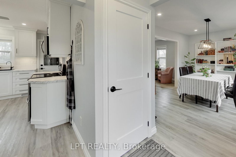 33 Ridge Rd W, Oro-Medonte, L0L 2E0 | Image 3