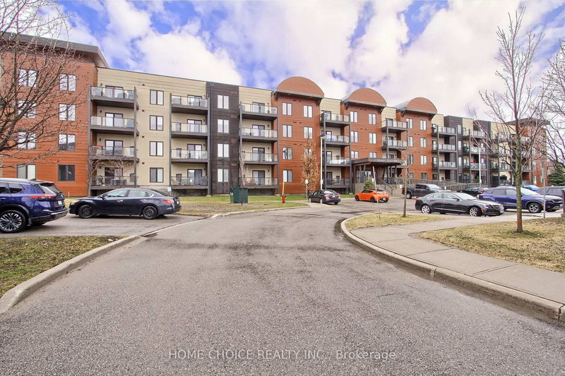301 - 720 YONGE St E, Barrie, L9J 0G9 | Image 2
