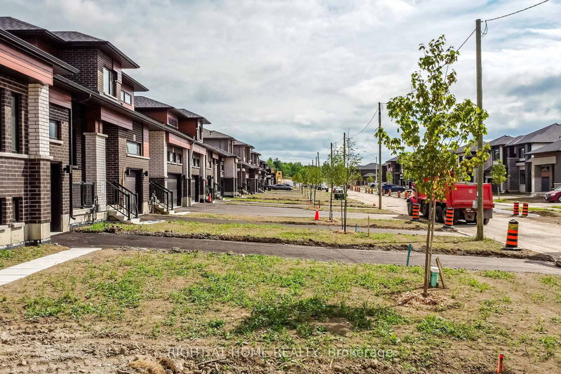 3056 Sandy Acrs Ave, Severn, L3V 8P8 | Image 2