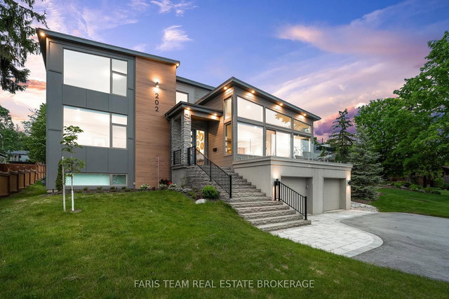 202 Kempenfelt Drive