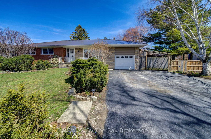 31 Saunders St, Collingwood, L9Y 0G3 | Image 2